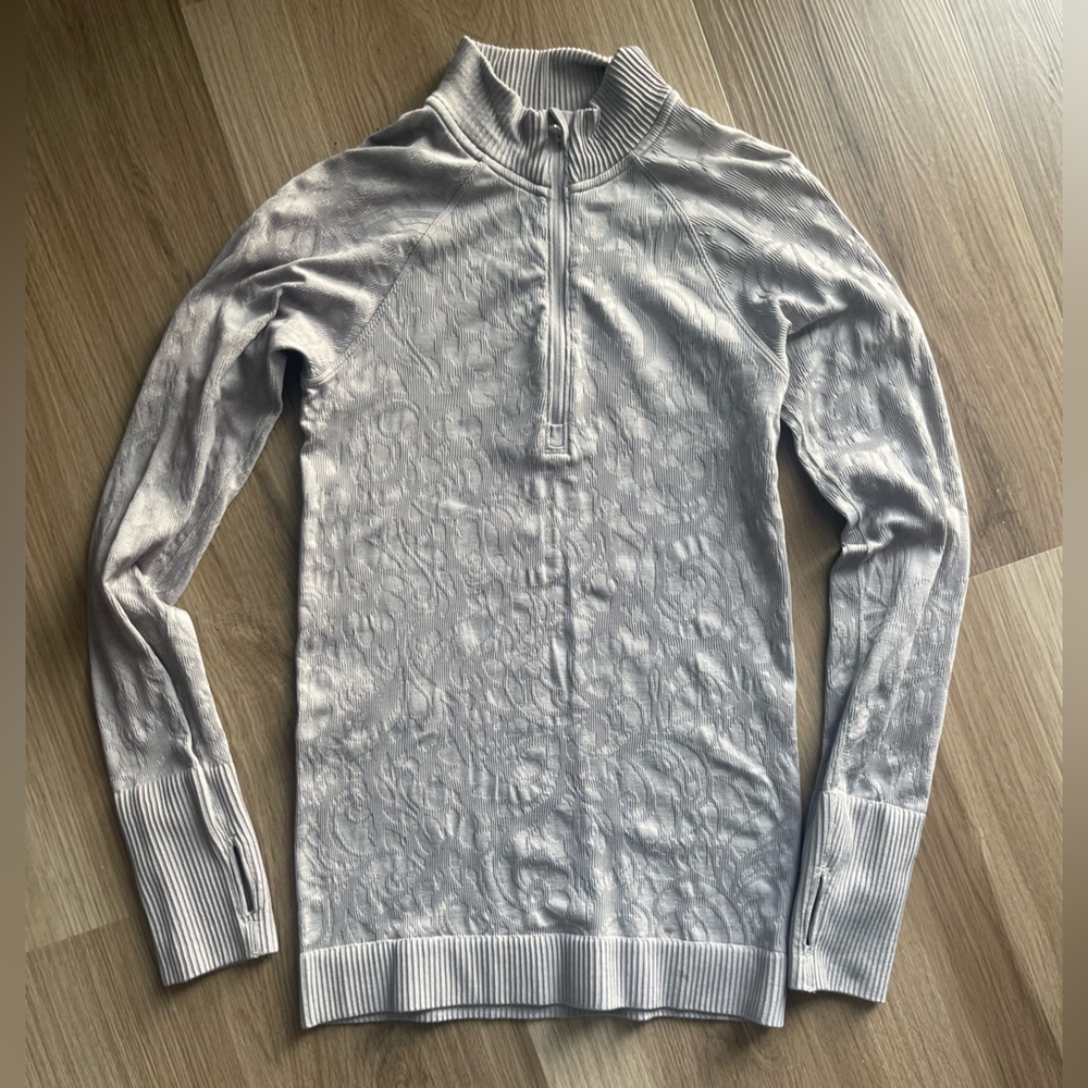LULULEMON QUARTER ZIP - size 4, in great condition
